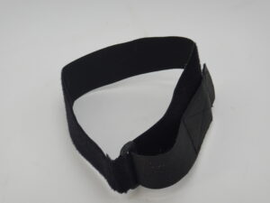 Klittenband t.b.v. de bevestiging van de accu's.