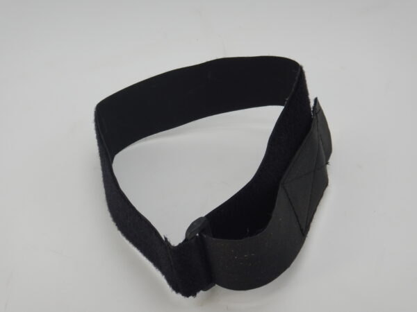 Klittenband t.b.v. de bevestiging van de accu's.