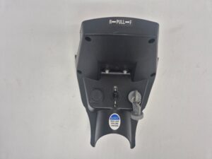 Dashboard kap onderzijde inclusief contactslot, keuze schakelaar en laadplug.
